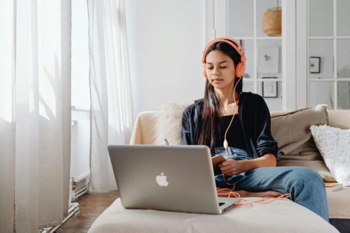 housewife taking english speaking course for housewives while working